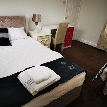 Knutsford House Holidays Манчестер Экстерьер фото