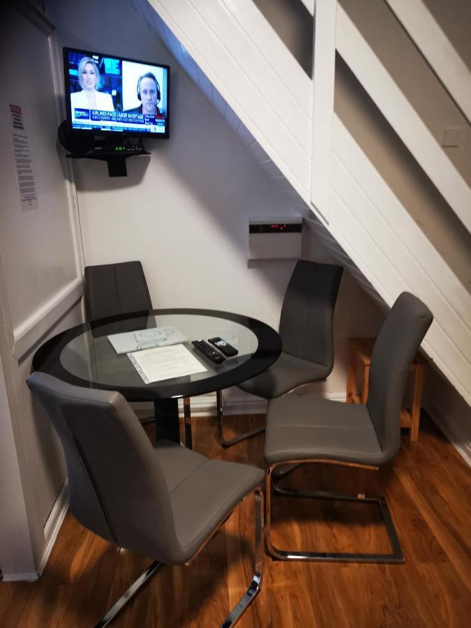 Knutsford House Holidays Манчестер Экстерьер фото