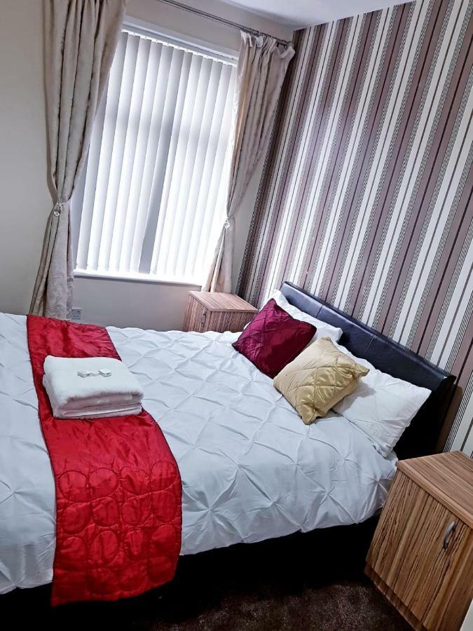 Knutsford House Holidays Манчестер Экстерьер фото