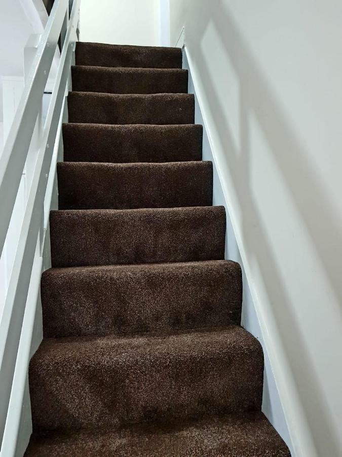 Knutsford House Holidays Манчестер Экстерьер фото