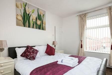 Knutsford House Holidays Манчестер Экстерьер фото